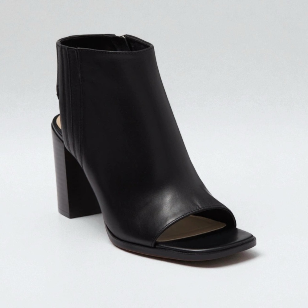 VINCE CAMUTO Kensli Block Heel Sandal – Black 02, Size 9